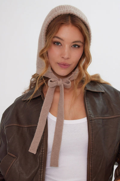 Knitted Bonnet in Light Brown: Light Brown