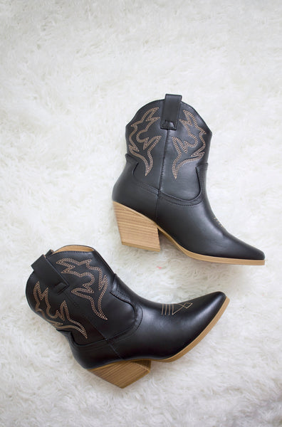 BLAZING EMBROIDERY DETAIL WESTERN ANKLE BOOTS